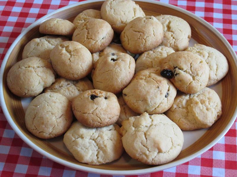 Soft Lemon Cookies with Raisins