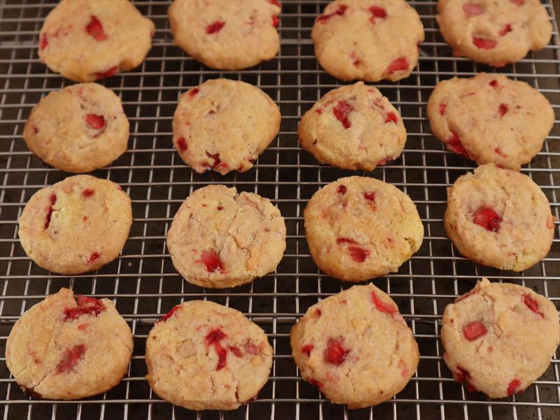 Strawberry Shortbread Cookies