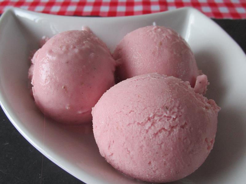 Strawberry ice cream